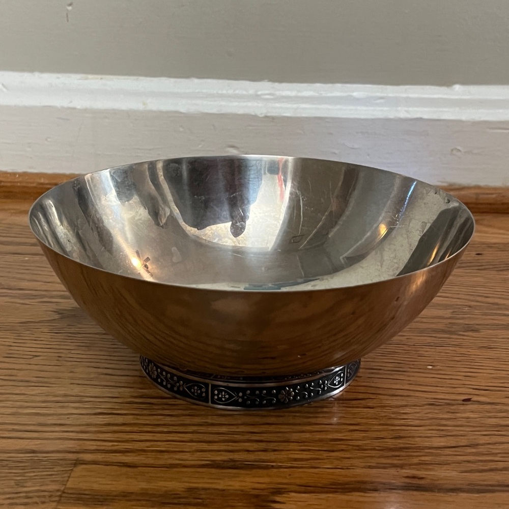 Stainless Steel Serving Bowl Decorative Base 8”